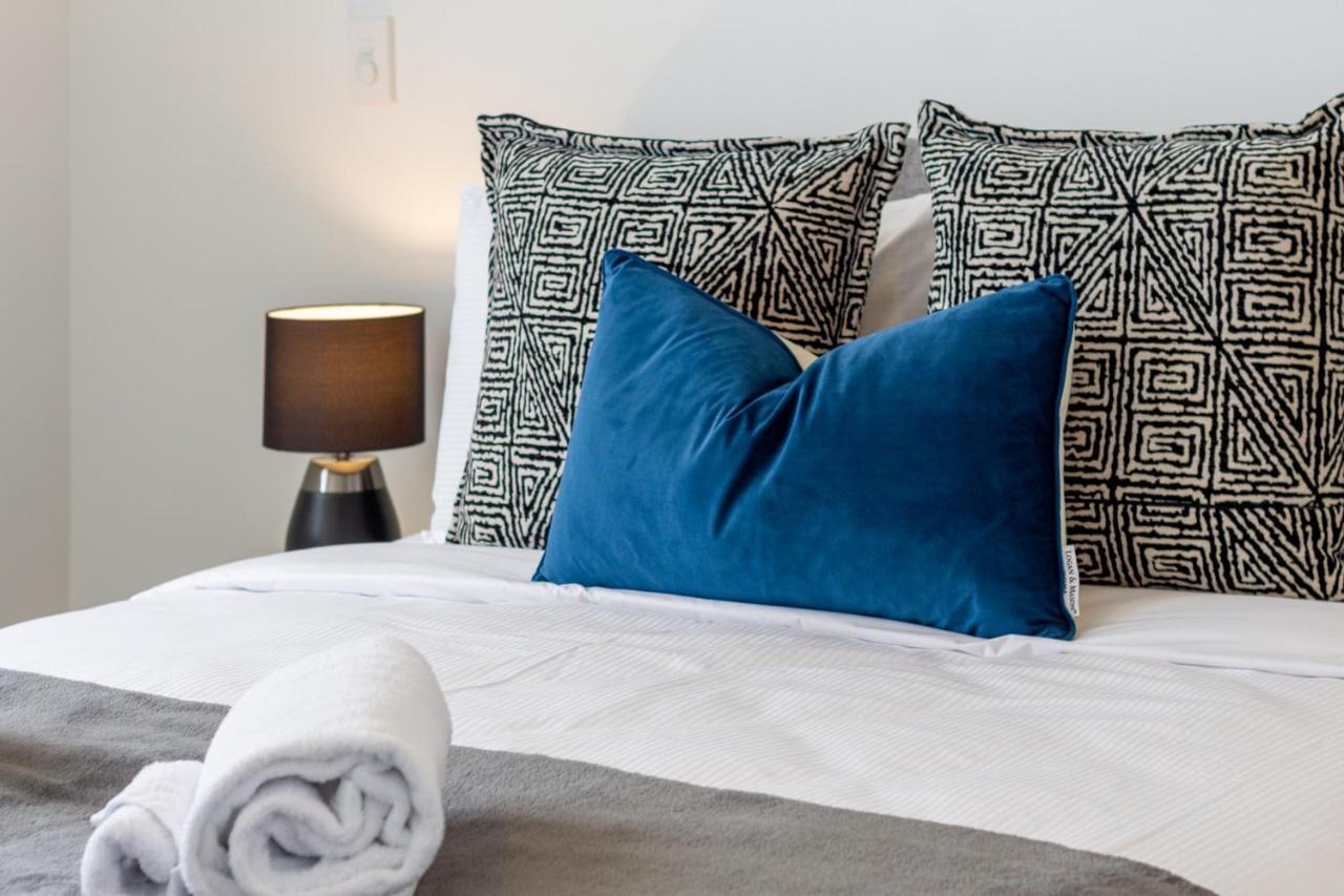 Upper Riccarton Dream - 2 Bed 2 Bath W/Carpark Daire Christchurch Dış mekan fotoğraf