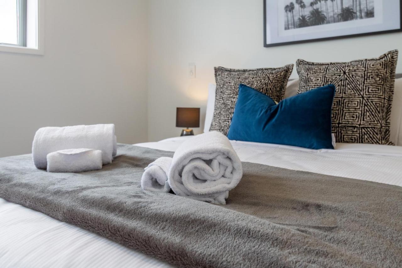 Upper Riccarton Dream - 2 Bed 2 Bath W/Carpark Daire Christchurch Dış mekan fotoğraf