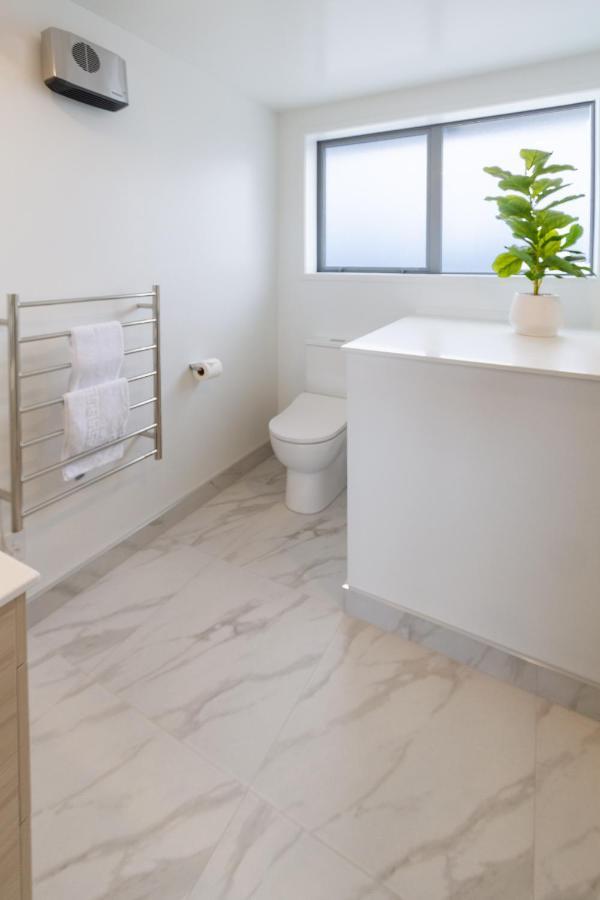 Upper Riccarton Dream - 2 Bed 2 Bath W/Carpark Daire Christchurch Dış mekan fotoğraf