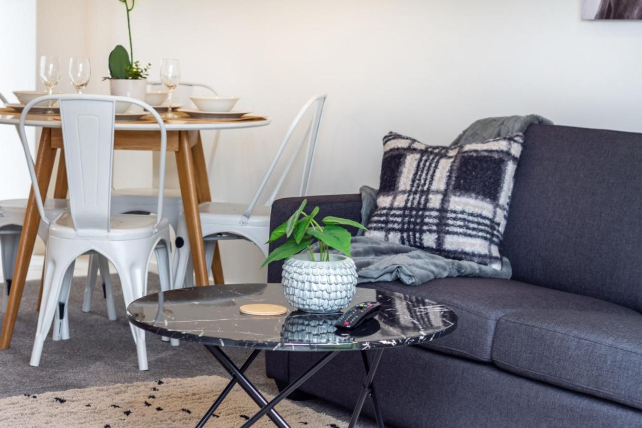Upper Riccarton Dream - 2 Bed 2 Bath W/Carpark Daire Christchurch Dış mekan fotoğraf