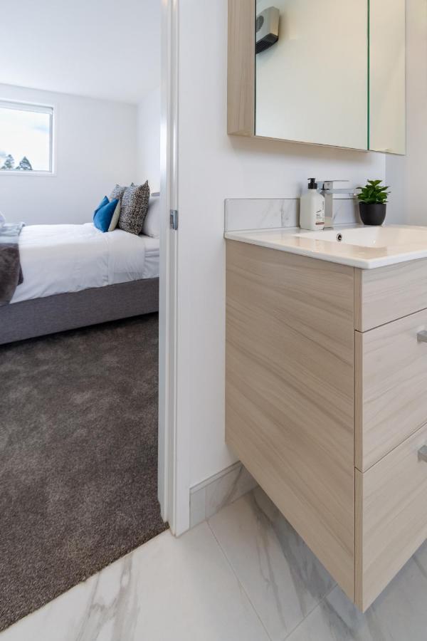 Upper Riccarton Dream - 2 Bed 2 Bath W/Carpark Daire Christchurch Dış mekan fotoğraf