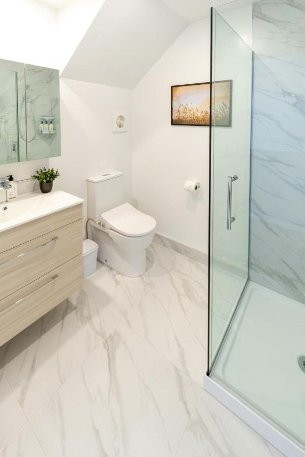 Upper Riccarton Dream - 2 Bed 2 Bath W/Carpark Daire Christchurch Dış mekan fotoğraf