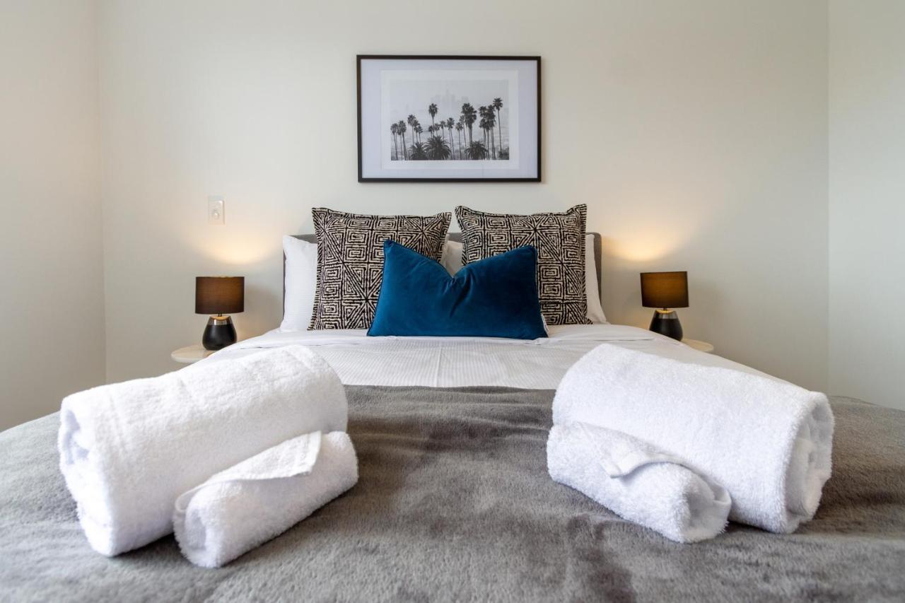 Upper Riccarton Dream - 2 Bed 2 Bath W/Carpark Daire Christchurch Dış mekan fotoğraf